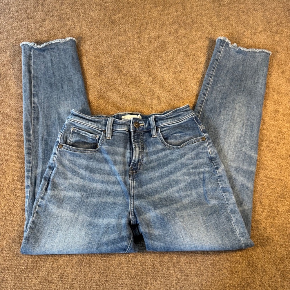Carve Designs Size 4 Jeans Organic Cotton Raw Hem Ankle Light Distressed Blue